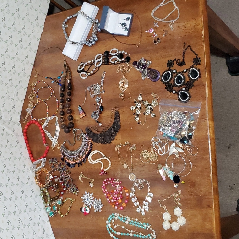 Jewelry bundle - Picture 3 of 16